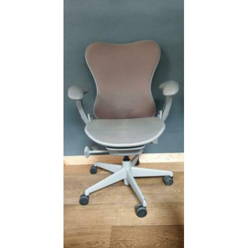 Herman Miller Mirra design bureaustoel taupe