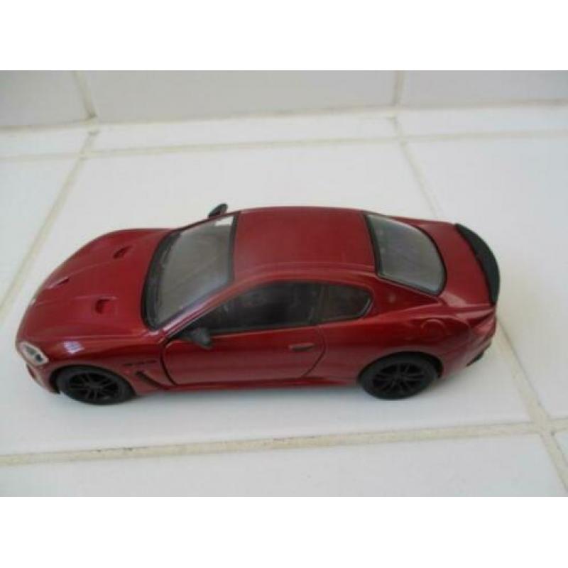 1/38 kinsmart maserati granturismo auto mooie staat