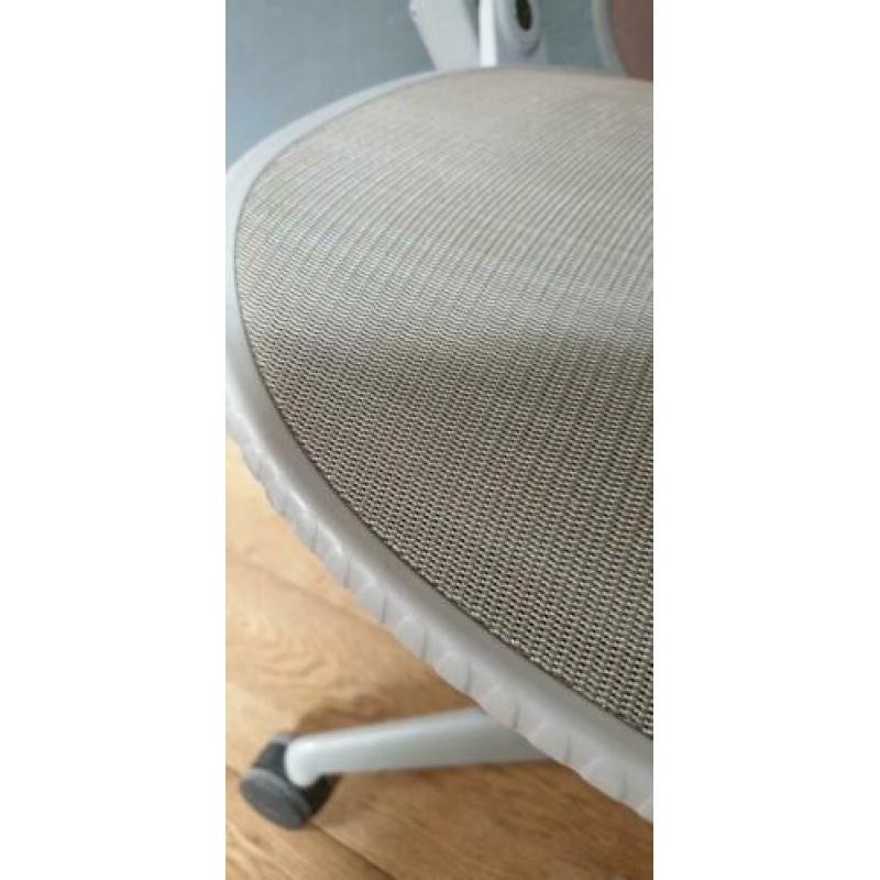 Herman Miller Mirra design bureaustoel taupe