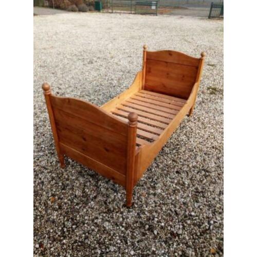 631, antiek grenen kinderbed te koop ,90 x 190 cm matrasmaat