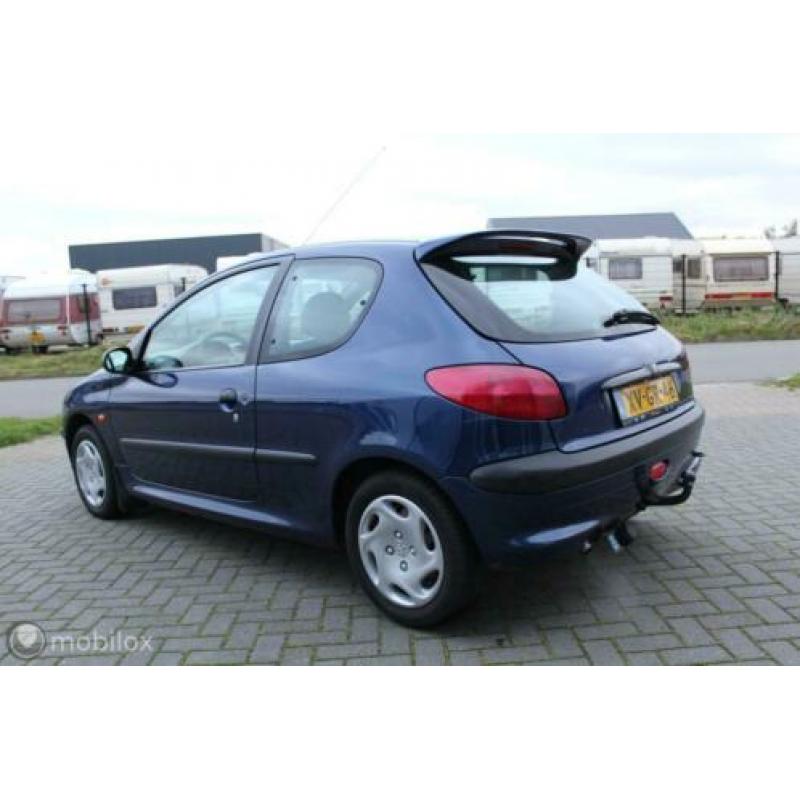 Peugeot 206 1.4 XR leuke auto met APK tot 10-05-2020!