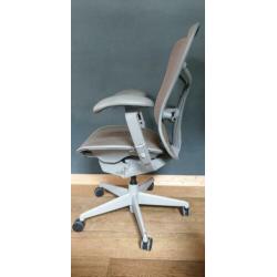 Herman Miller Mirra design bureaustoel taupe
