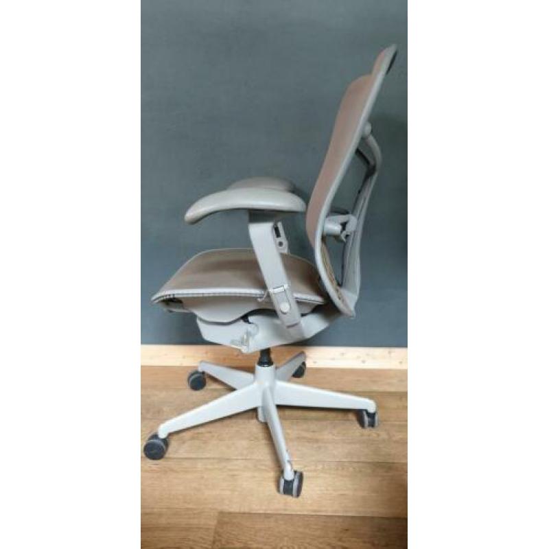 Herman Miller Mirra design bureaustoel taupe