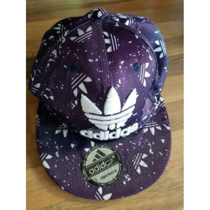 2 Adidas petten