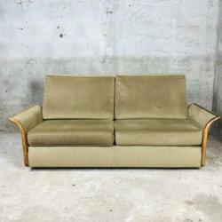Prachtige mosgroene vintage bank van Burov Paris