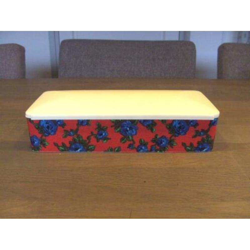 Prachtige Vintage Retro en nog gevulde Naaibox