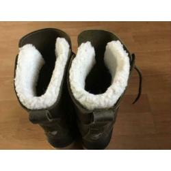 2 paar sneeuwschoenen ( mt. 39/40 en 43/44)