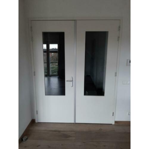 Dubbele stompe binnendeuren wit, + glas compl.met deurbeslag