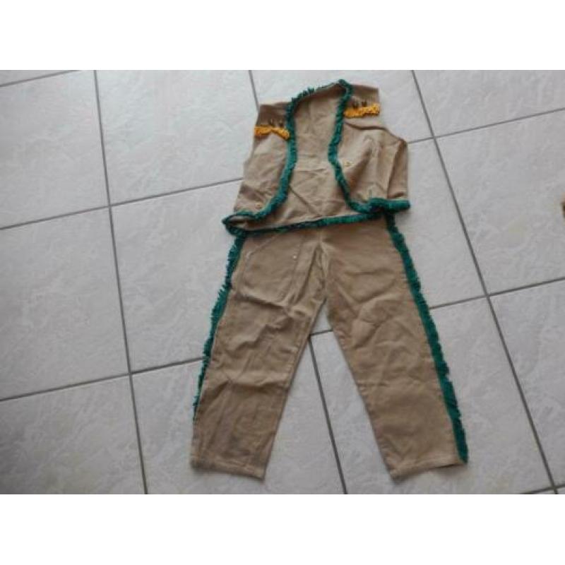 Verschillende verkleedklerem. Cowboy indiaan
