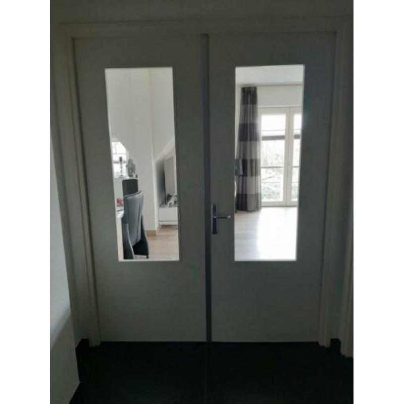 Dubbele stompe binnendeuren wit, + glas compl.met deurbeslag