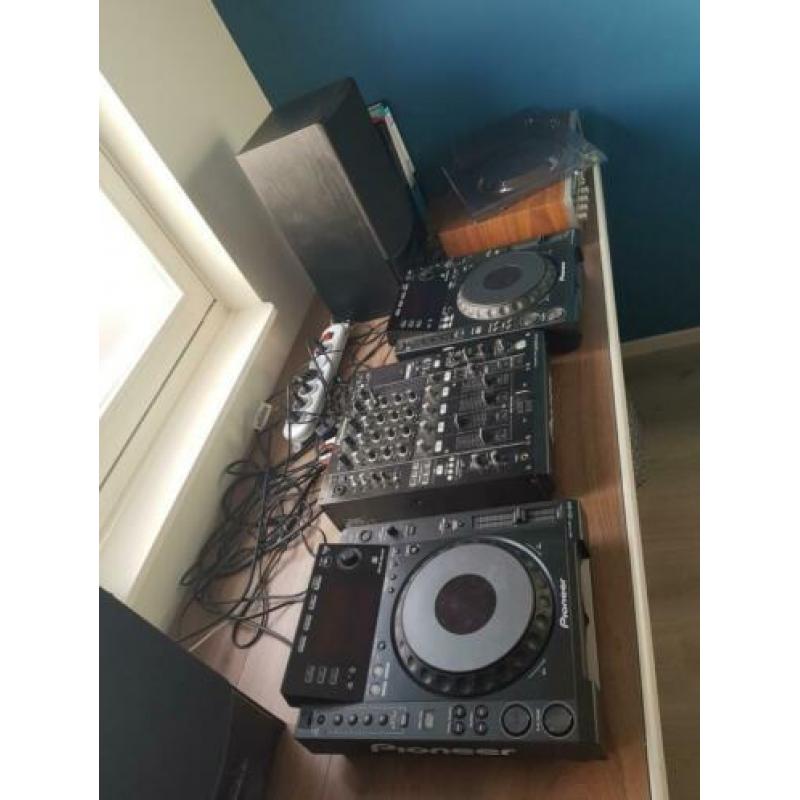 Pioneer DJ set 2x CDJ900 1x DJM900 nxs nexus inc. speakers
