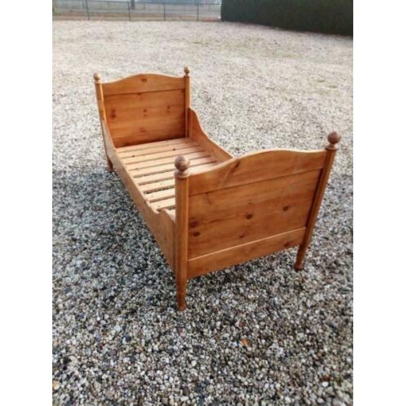 631, antiek grenen kinderbed te koop ,90 x 190 cm matrasmaat