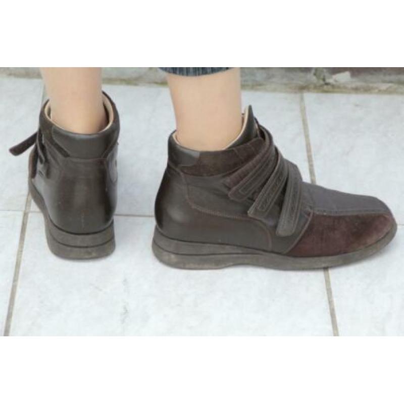 Mooie bruine leren schoenen. Klitterband. mt 40