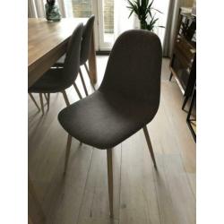 Fraaie eetkamerset (tafel en 6 stoelen)