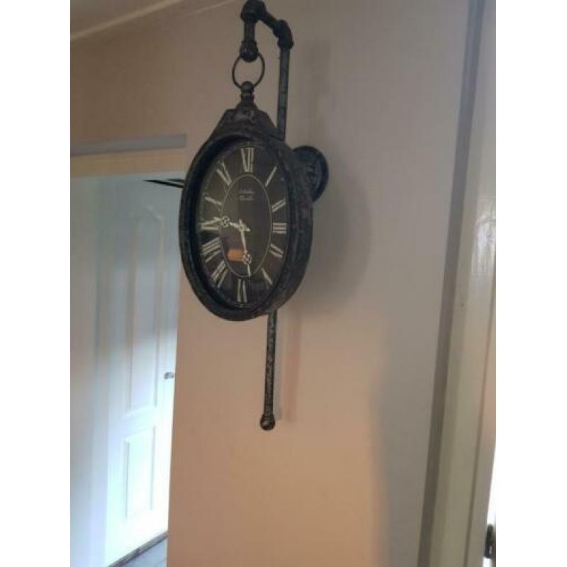 metalen wandklok