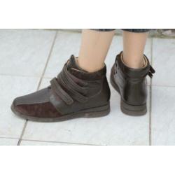 Mooie bruine leren schoenen. Klitterband. mt 40