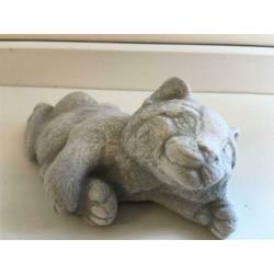 Katten sculptuur, liggende kat, vol steen
