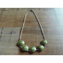 Zilverkleurige ketting met groen emaille