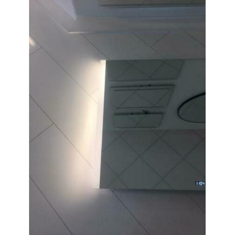 LED Spiegel 120x90cm met verwarming en klokje