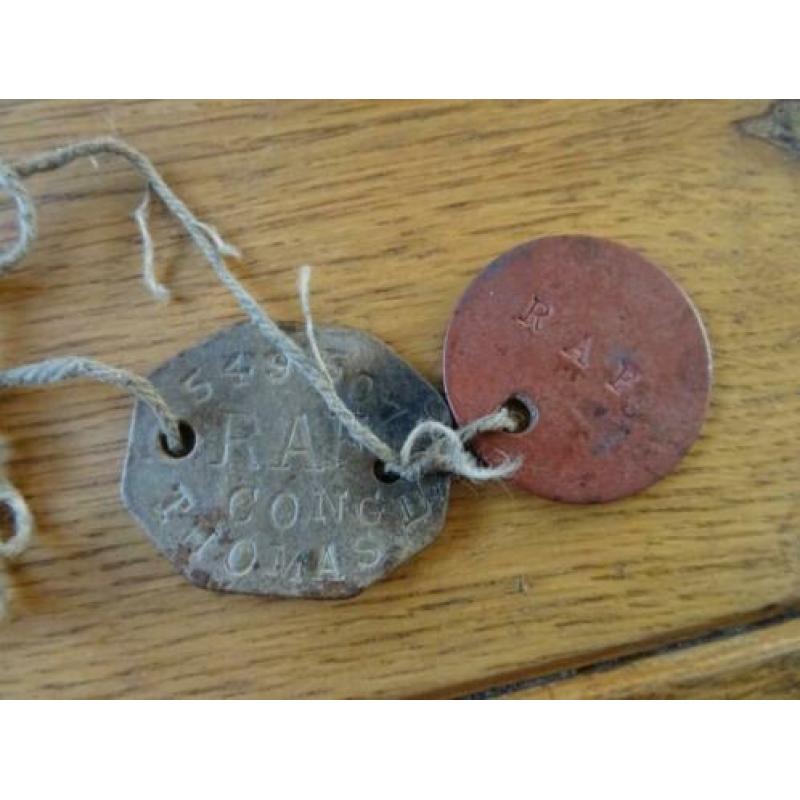 Setje dogtags, RAF op naam van Thomas