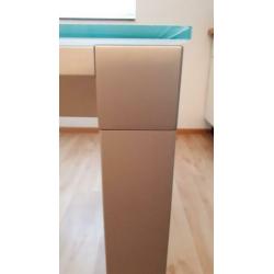Matglazen eettafel, aluminium onderstel