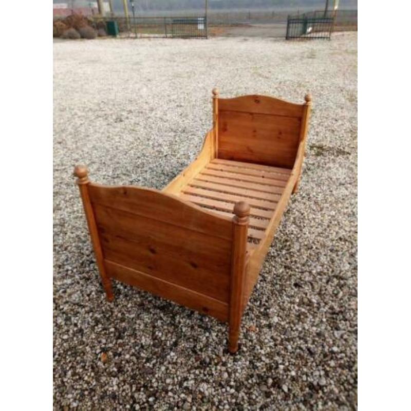 631, antiek grenen kinderbed te koop ,90 x 190 cm matrasmaat