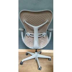 Herman Miller Mirra design bureaustoel taupe
