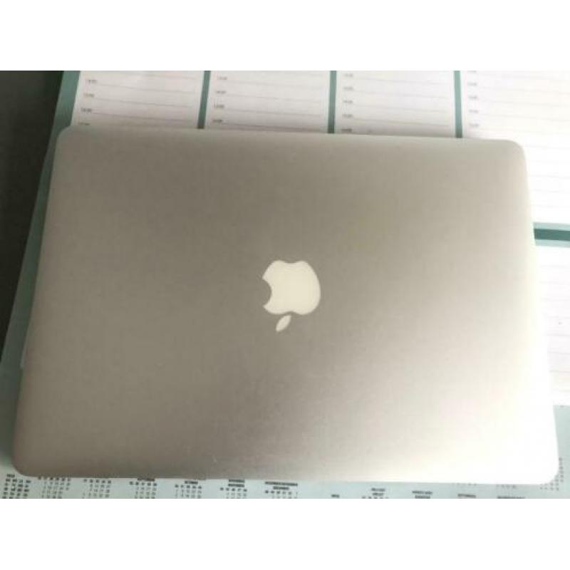 MacBook Air mid 13 inch i5 1.7
