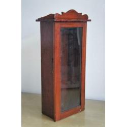 leuke kleine antieke vitrine