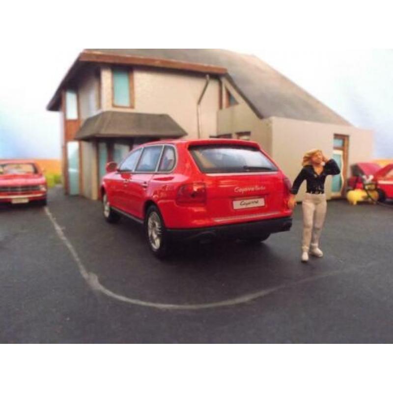 1/43 Porsche Cayenne - Cararama Rood