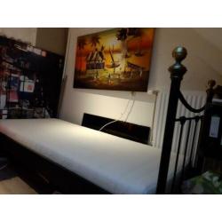 Zwart stalen bed 90x210 auping