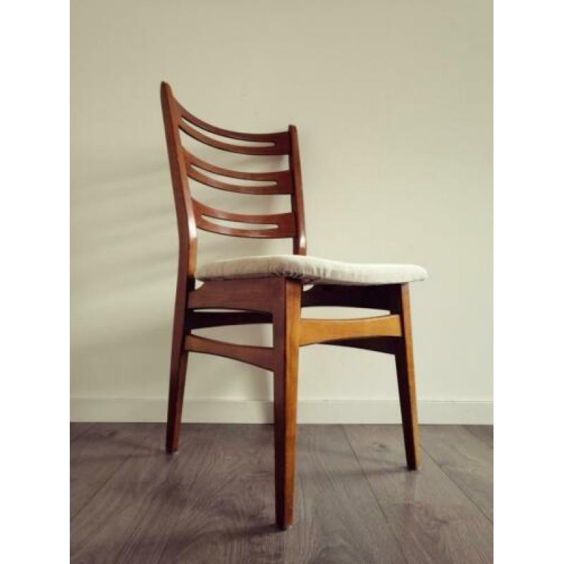 Retro vintage design stoelen opnieuw gestoffeerd