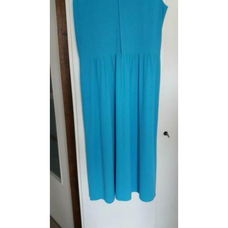 Schattige zomer jurk in licht petro blauw. Maat 44