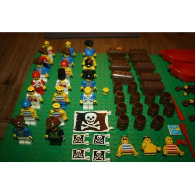 Lego lot pirates poppetjes en accessoires onderdelen.