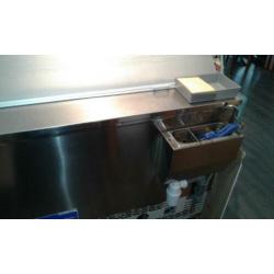 ijsvitrine Bocchine en Slagroom Machine.
