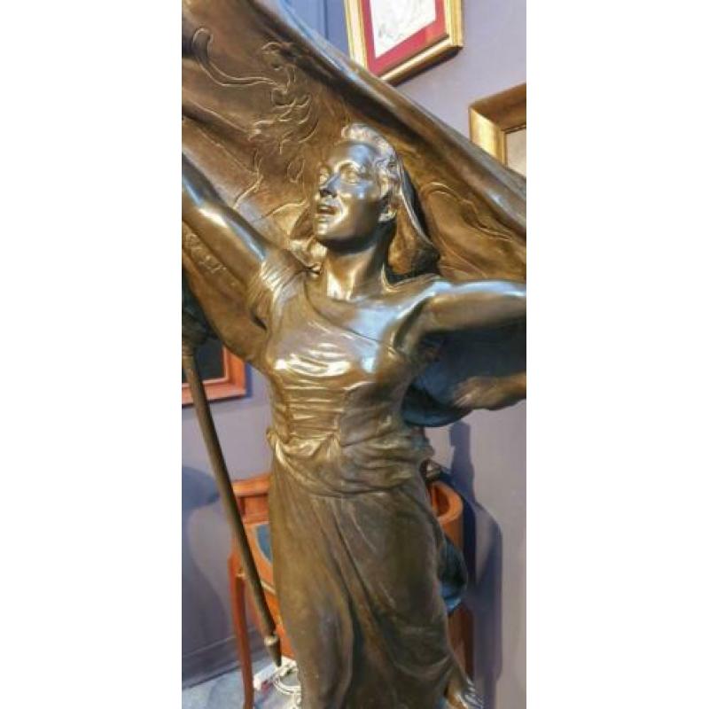 Groot museaal antiek bronzen beeld