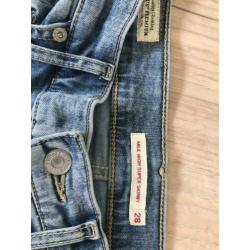 Levi mile high super skinny M28 L30