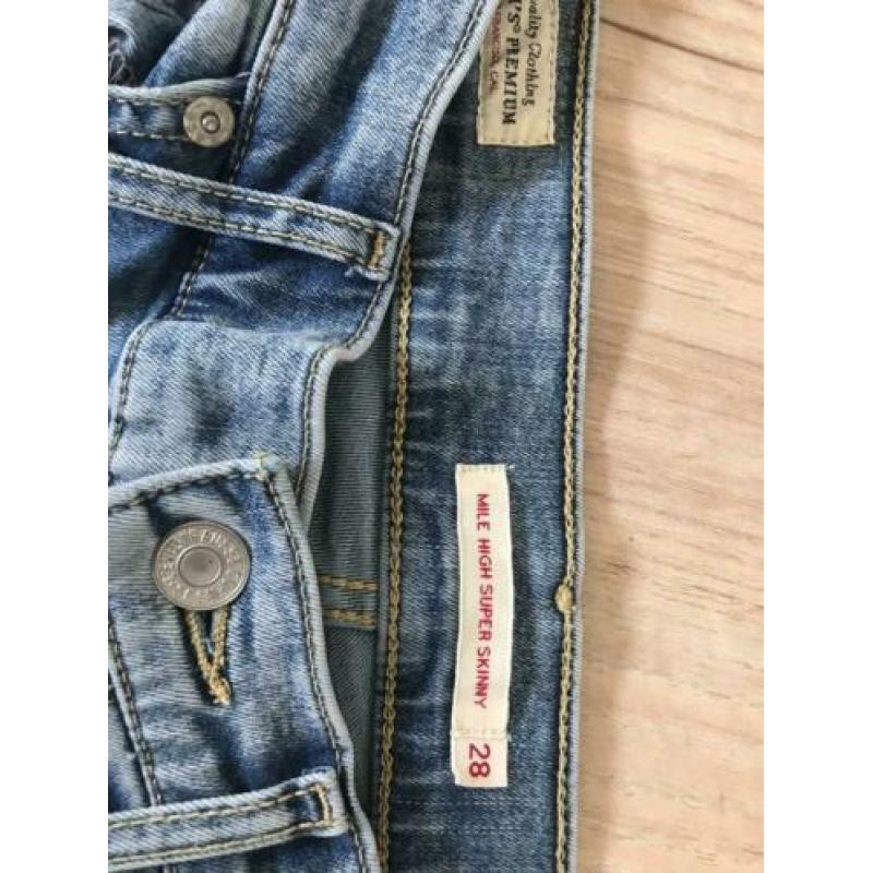 Levi mile high super skinny M28 L30