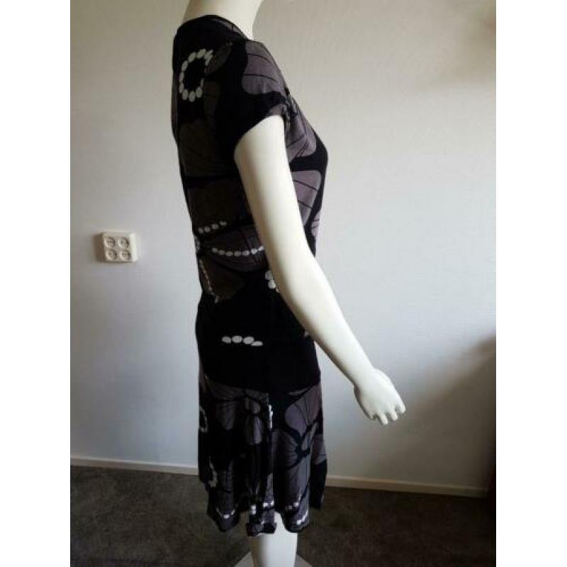 Nieuwe jurk, korte mouw. Maat M.