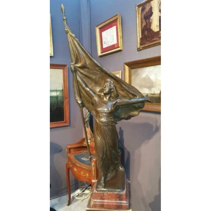 Groot museaal antiek bronzen beeld