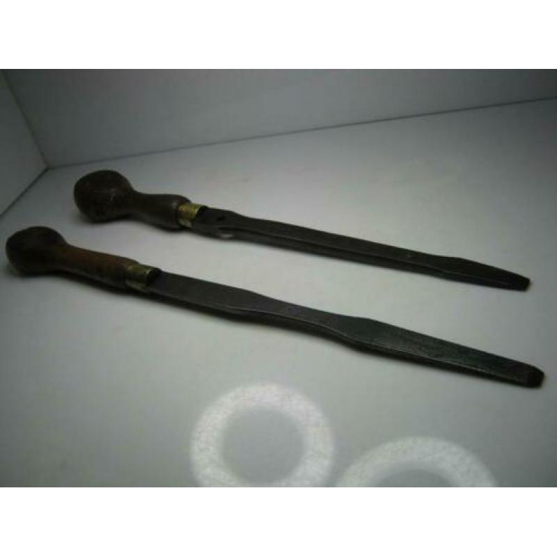 Lange Schroevendraaiers. 50cm en 60cm lang. Circa 1900-1920