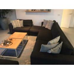 Hoekbank met 2 poefen van kartell nieuwprijs; € 5400,-