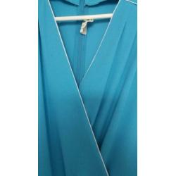 Schattige zomer jurk in licht petro blauw. Maat 44