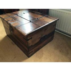 Houten kist/ salontafel