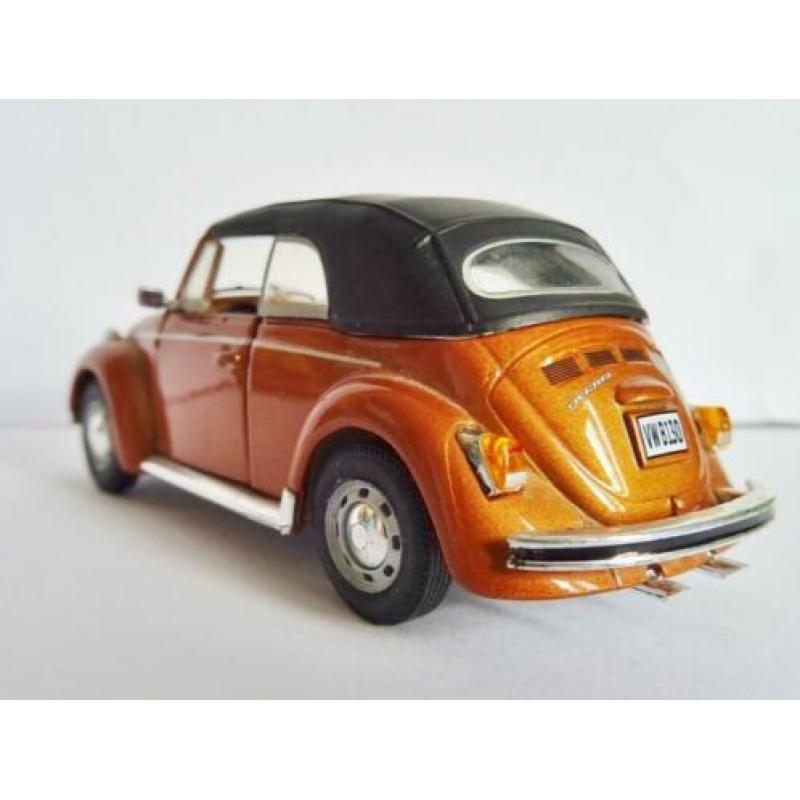 Volkswagen Kever 1303 Cabriolet van Cararama 1/43