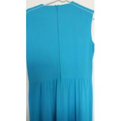 Schattige zomer jurk in licht petro blauw. Maat 44