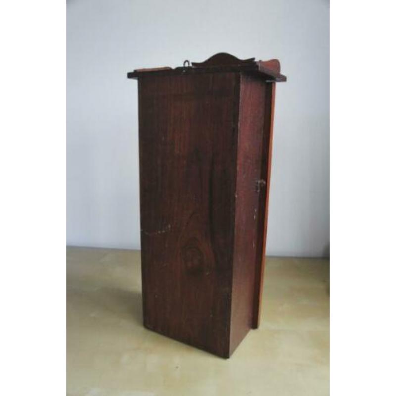 leuke kleine antieke vitrine