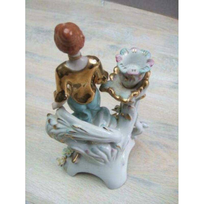 Mooie Meissen beeldje met vrouw en kandelaar