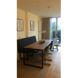 Stoere eettafel van teakhout (90x240 cm) met stalen poten