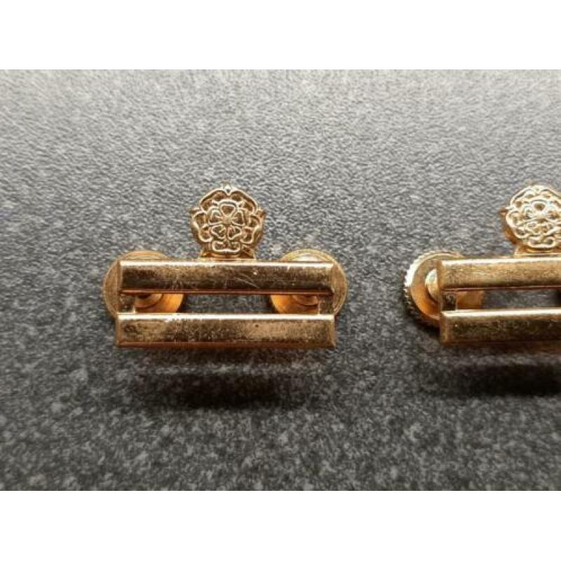 2x embleem Hoofd Milva Gen. Dienst der 3 de klasse KL